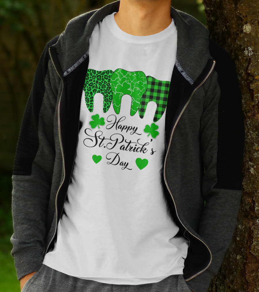 Happy St Patrick's Day Funny Dentist Clover Tooth T-Shirt
