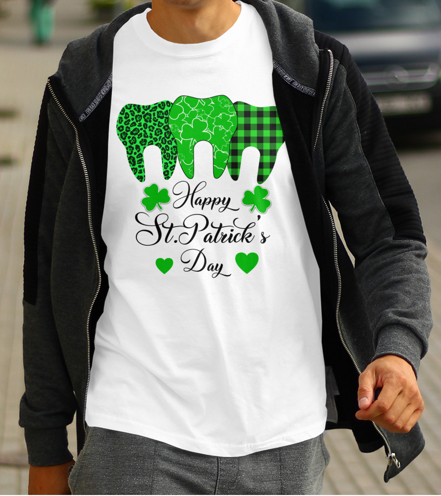 Happy St Patrick's Day Funny Dentist Clover Tooth T-Shirt