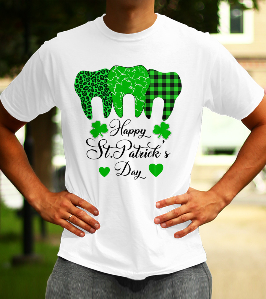 Happy St Patrick's Day Funny Dentist Clover Tooth T-Shirt