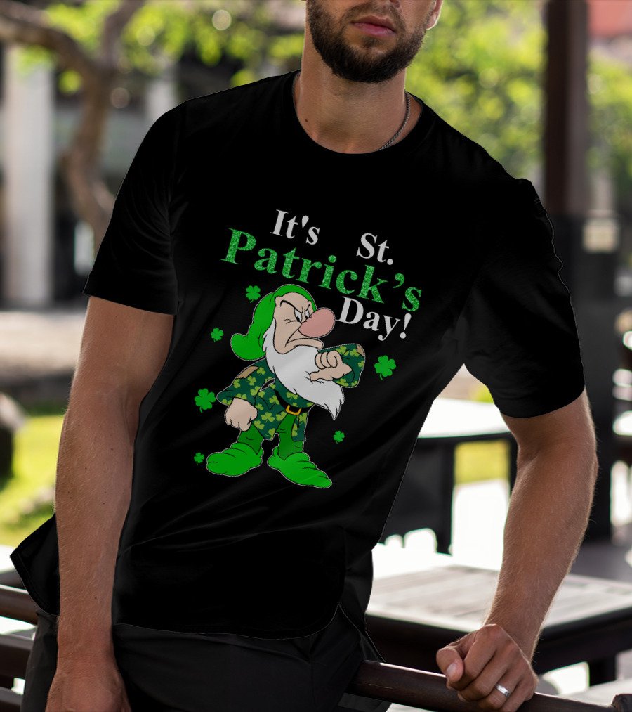 It's St Patrick's Day Grumpy Dwarf Shamrocks Green T-Shirt