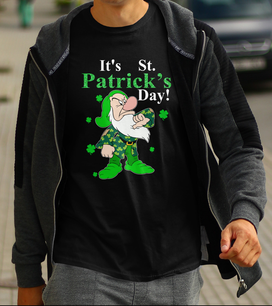 It's St Patrick's Day Grumpy Dwarf Shamrocks Green T-Shirt