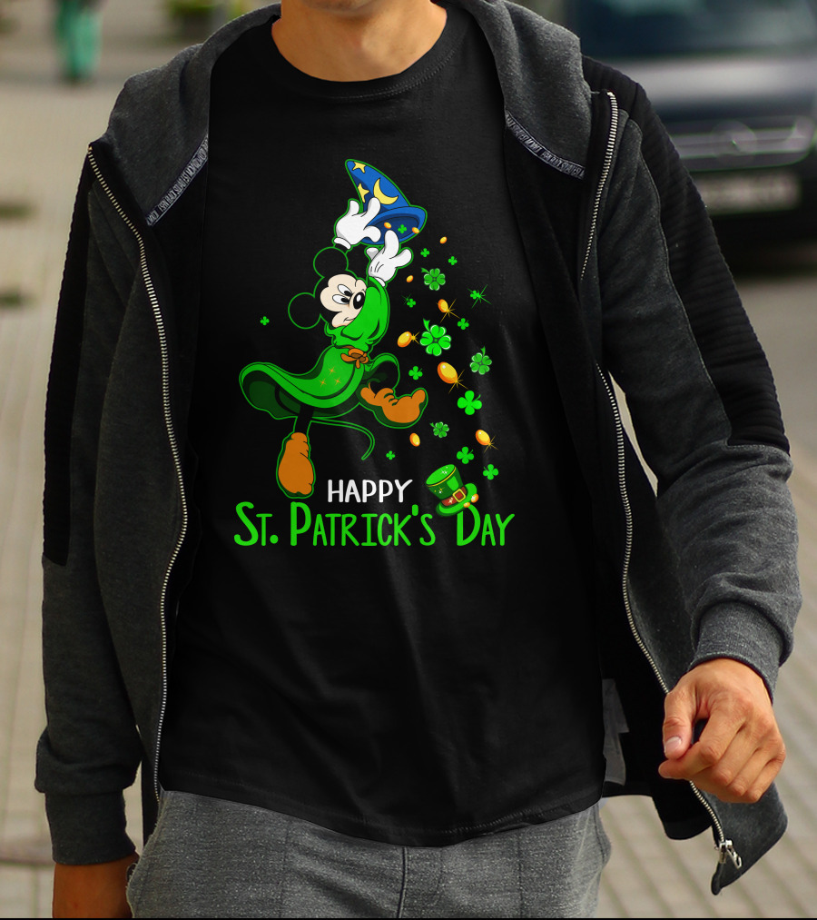 HAPPY ST. PATRICK'S DAY LUCKY CLOVERS MAGIC HAT T-Shirt