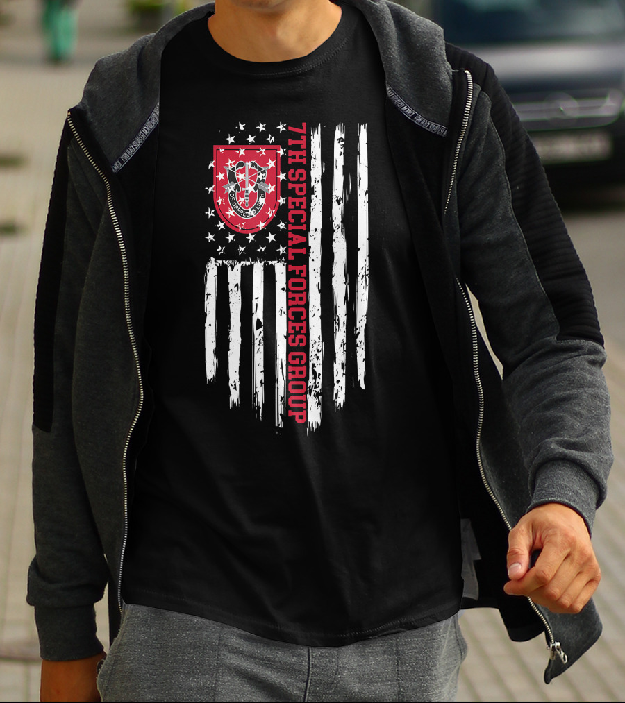 7th Special Forces Group American Flag Badge Emblem T-Shirt