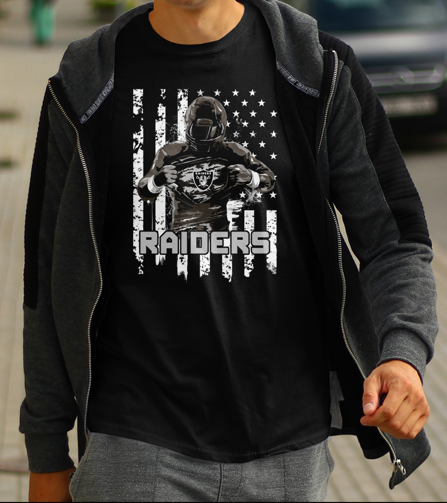 Las Vegas Raiders Player With American Flag Background T-Shirt