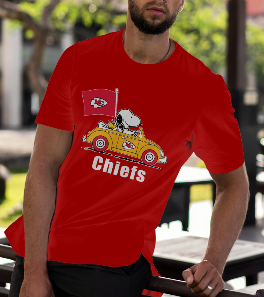 Kansas City Chiefs Snoopy Riding With Woodstock In Yellow Car T-Shirt
