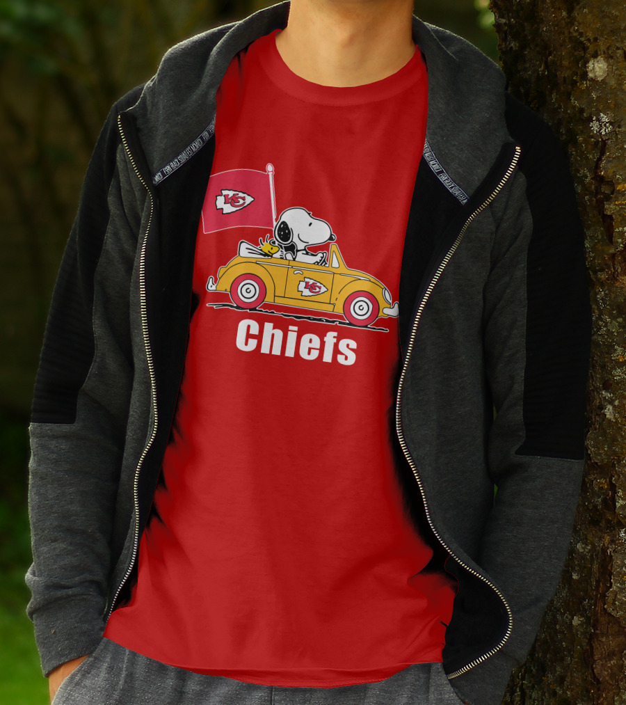 Kansas City Chiefs Snoopy Riding With Woodstock In Yellow Car T-Shirt