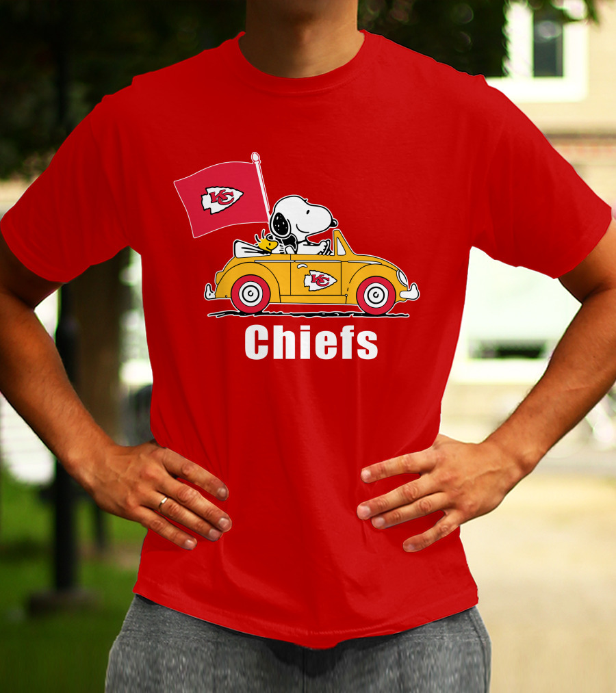 Kansas City Chiefs Snoopy Riding With Woodstock In Yellow Car T-Shirt