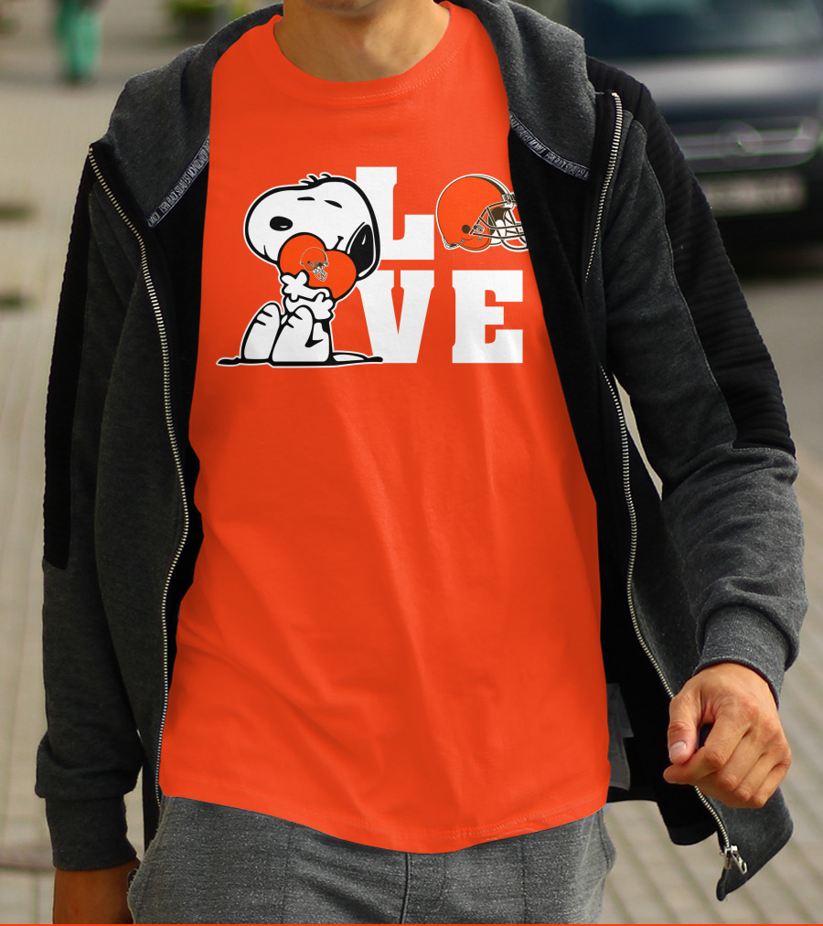 Snoopy Love Cleveland Browns Football Helmet T-Shirt