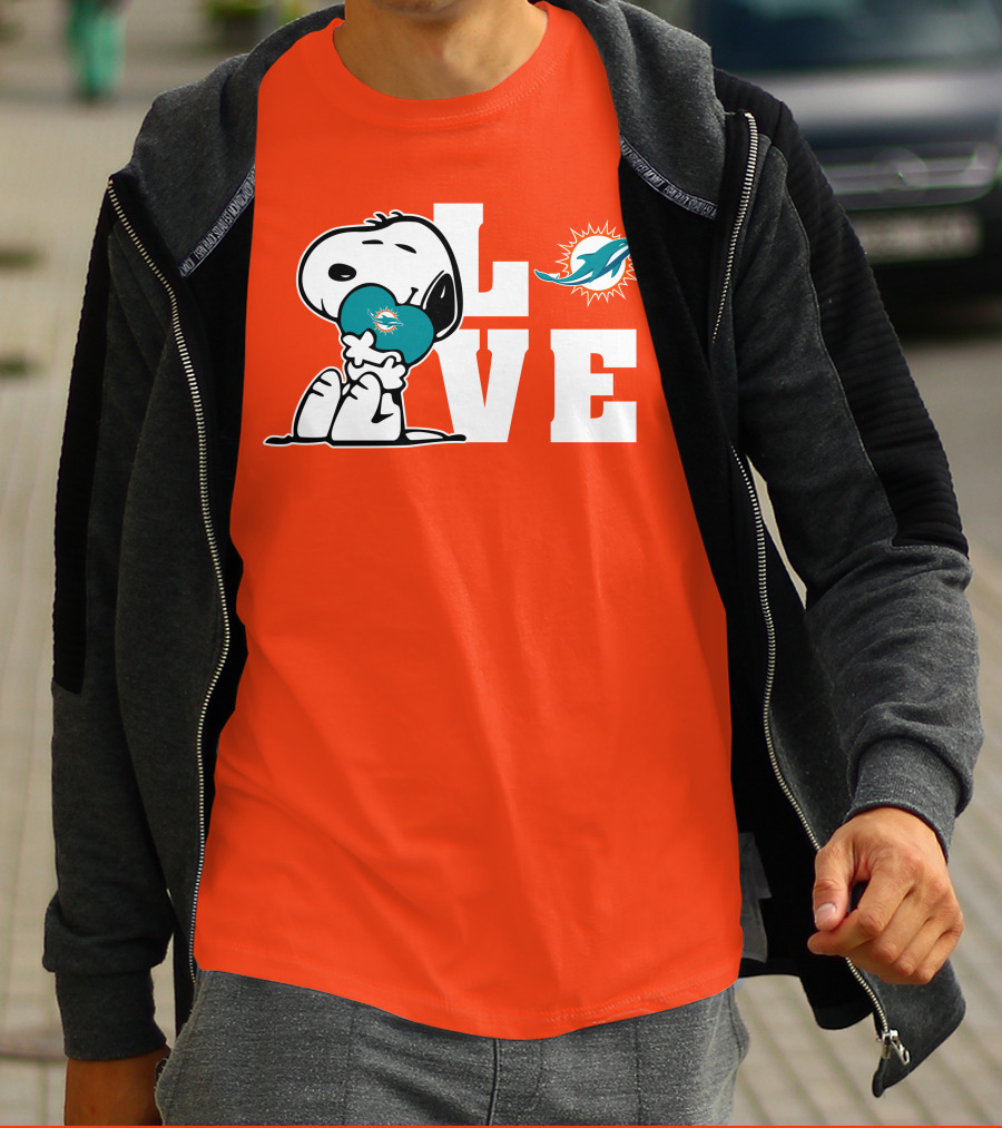 Snoopy Love Miami Dolphins Nfl Football Peanuts Fan T-Shirt