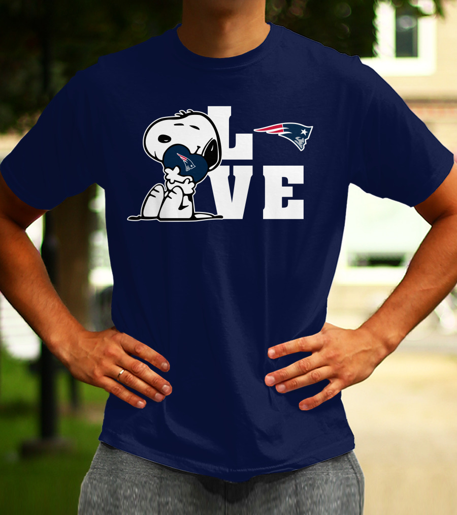 Snoopy Hugging New England Patriots Love T-Shirt