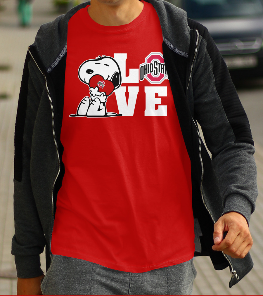 Snoopy Ohio State Buckeyes Love Peanuts Character Holding Heart With Buckeyes T-Shirt