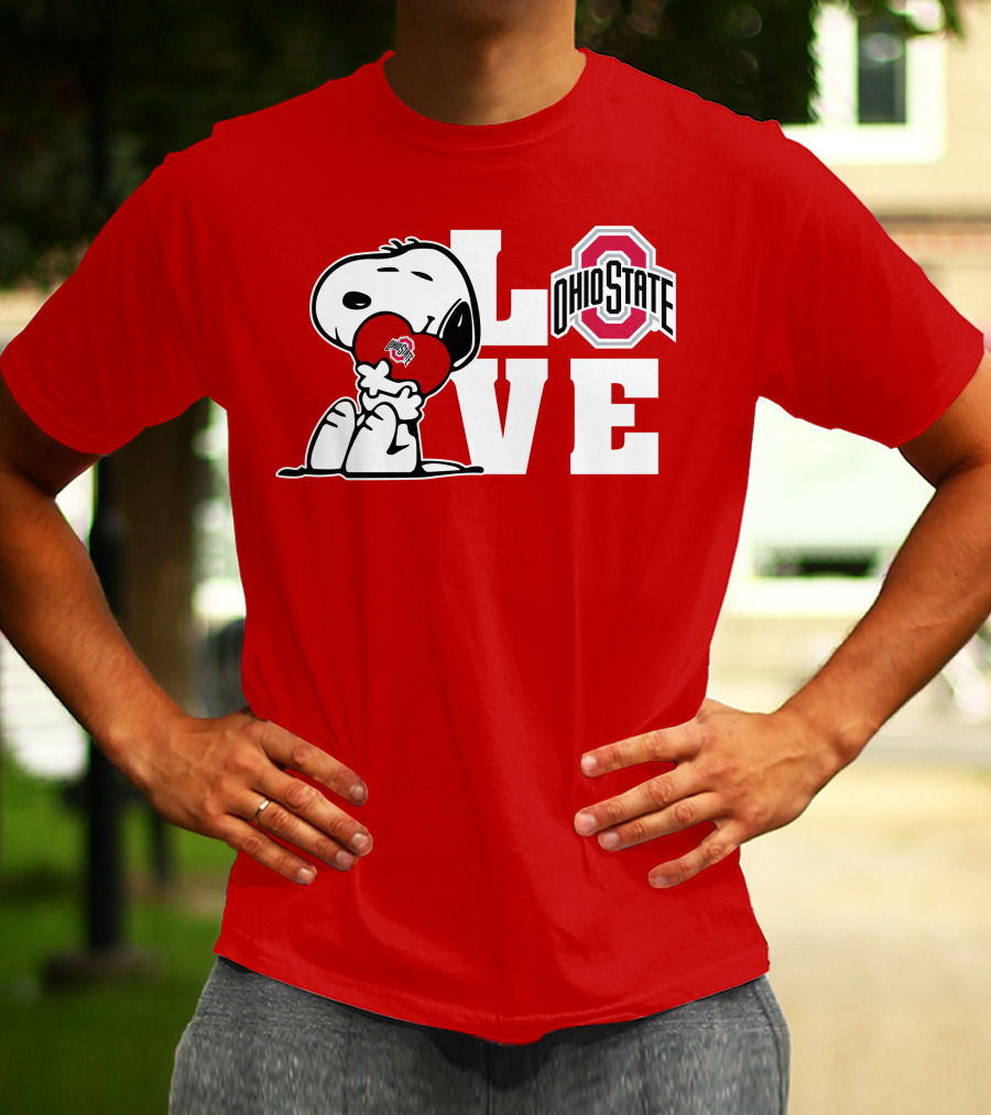 Snoopy Ohio State Buckeyes Love Peanuts Character Holding Heart With Buckeyes T-Shirt