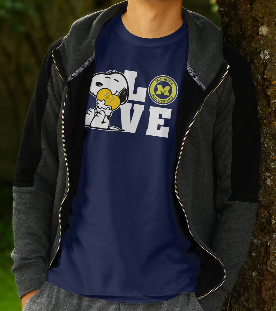 Snoopy Love Michigan Wolverines Peanuts Football T-Shirt