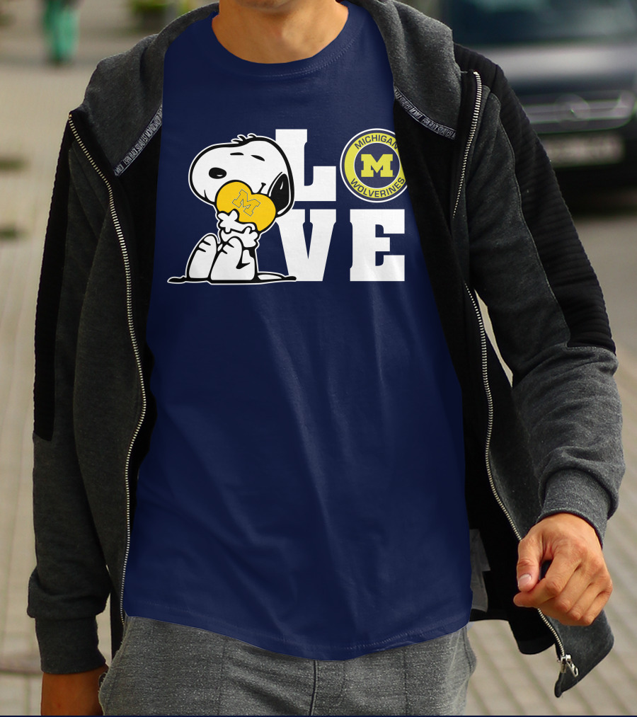 Snoopy Love Michigan Wolverines Peanuts Football T-Shirt