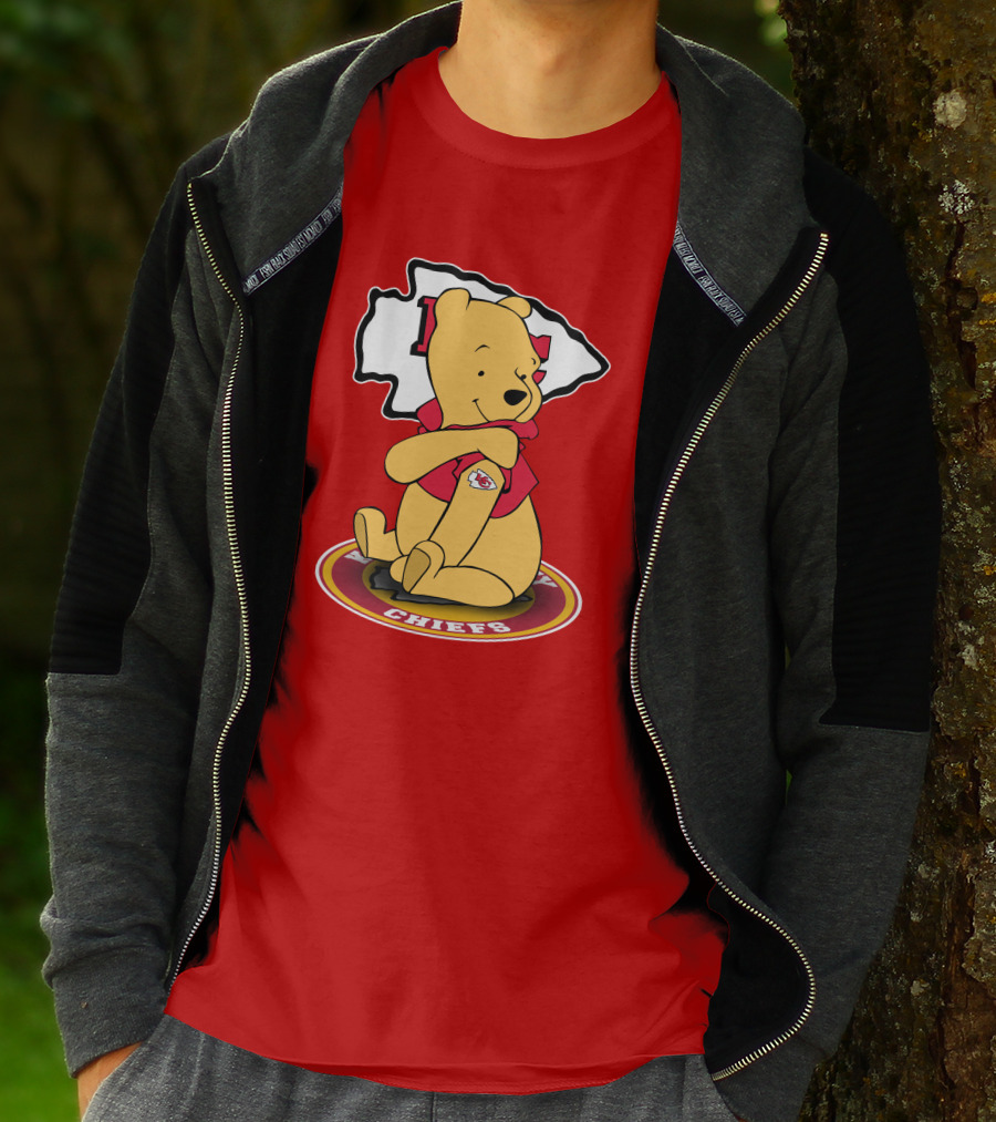 Kansas City Chiefs Winnie The Pooh Sitting On T-Shirt