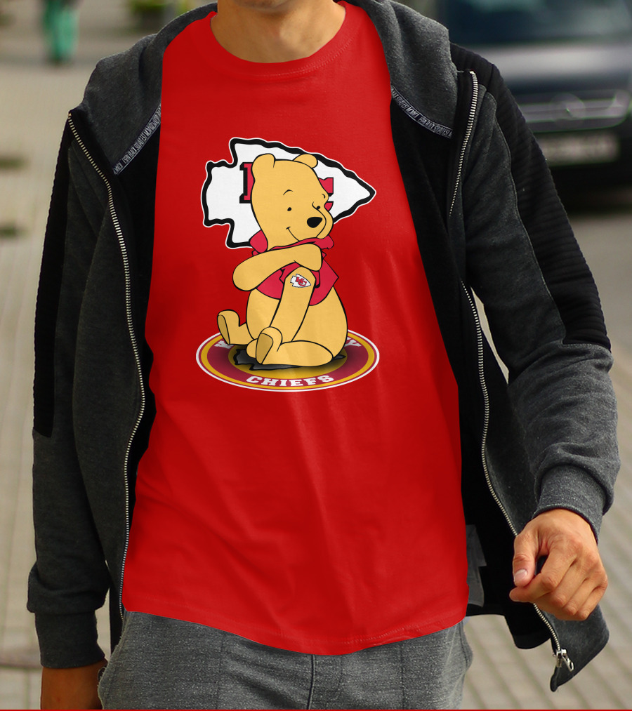 Kansas City Chiefs Winnie The Pooh Sitting On T-Shirt