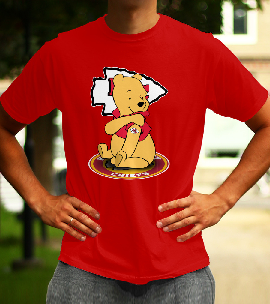 Kansas City Chiefs Winnie The Pooh Sitting On T-Shirt