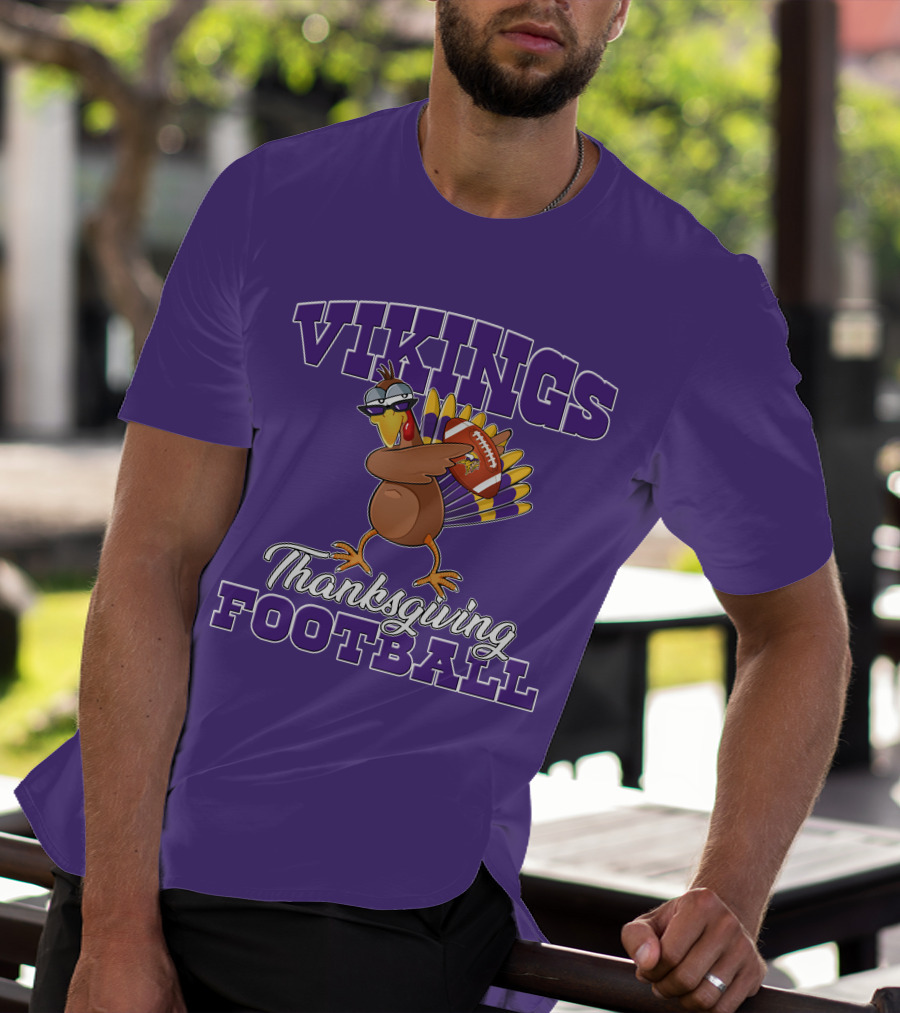 Vikings Thanksgiving Football Turkey Holding Minnesota Logo Ball T-Shirt