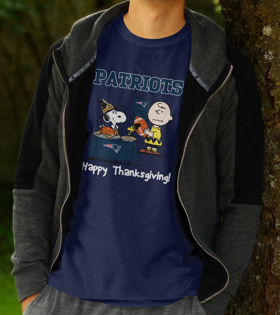 New England Patriots Snoopy Charlie Brown Happy Thanksgiving Football T-Shirt