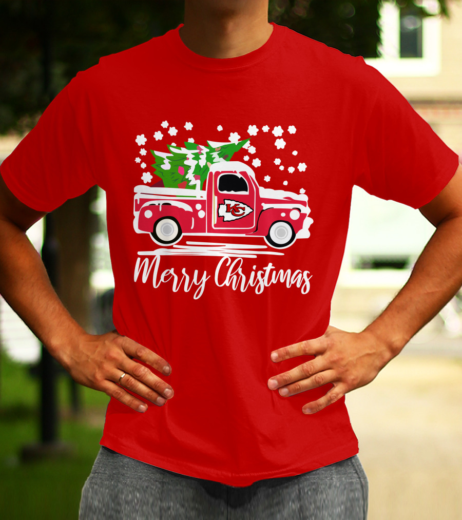 Kansas City Chiefs Vintage Truck Merry Christmas Snowflakes T-Shirt