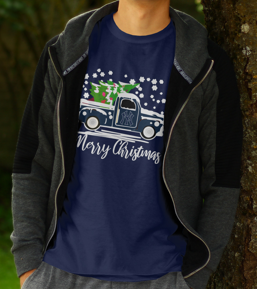 New York Yankees Vintage Truck Merry Christmas Snowflakes Tree T-Shirt