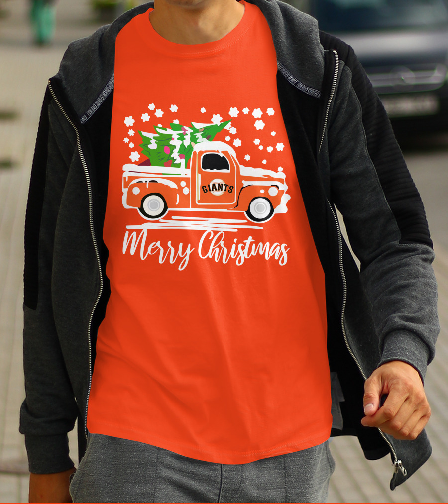 Merry Christmas San Francisco Giants Vintage Car With Snow And Tree T-Shirt