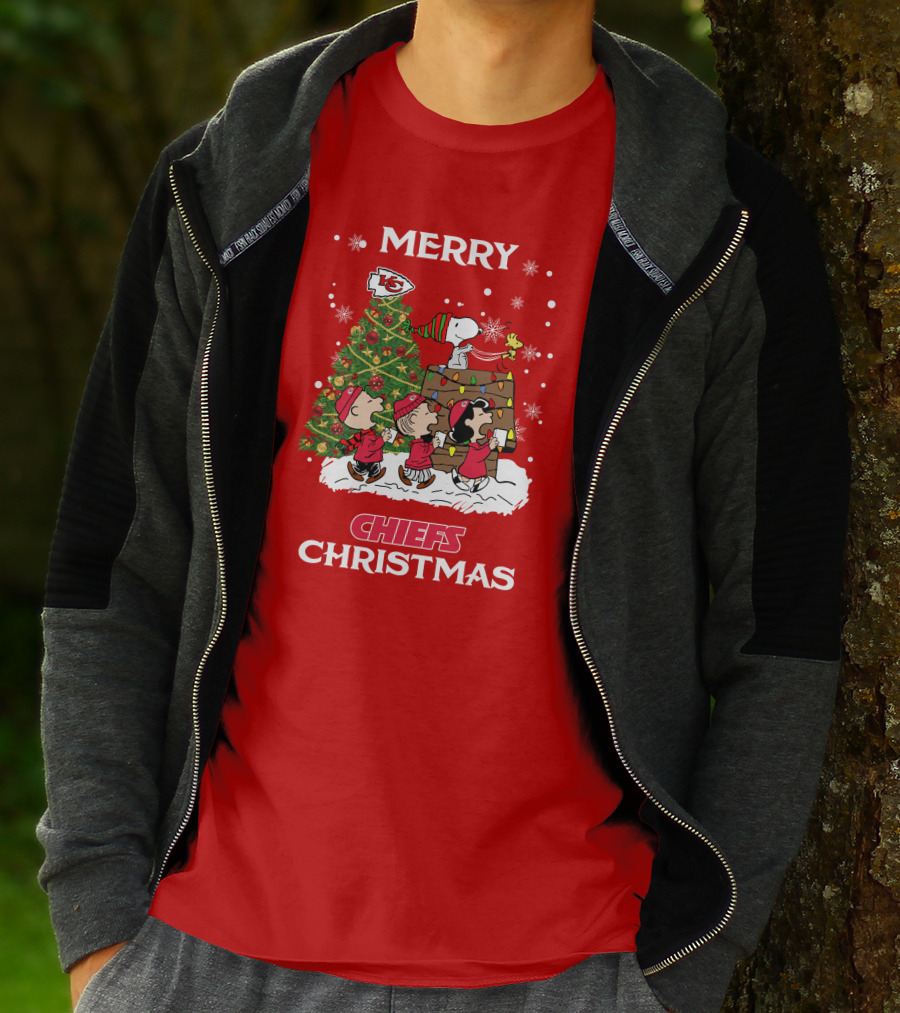 Kansas City Chiefs Merry Christmas Peanuts Tree Celebration T-Shirt