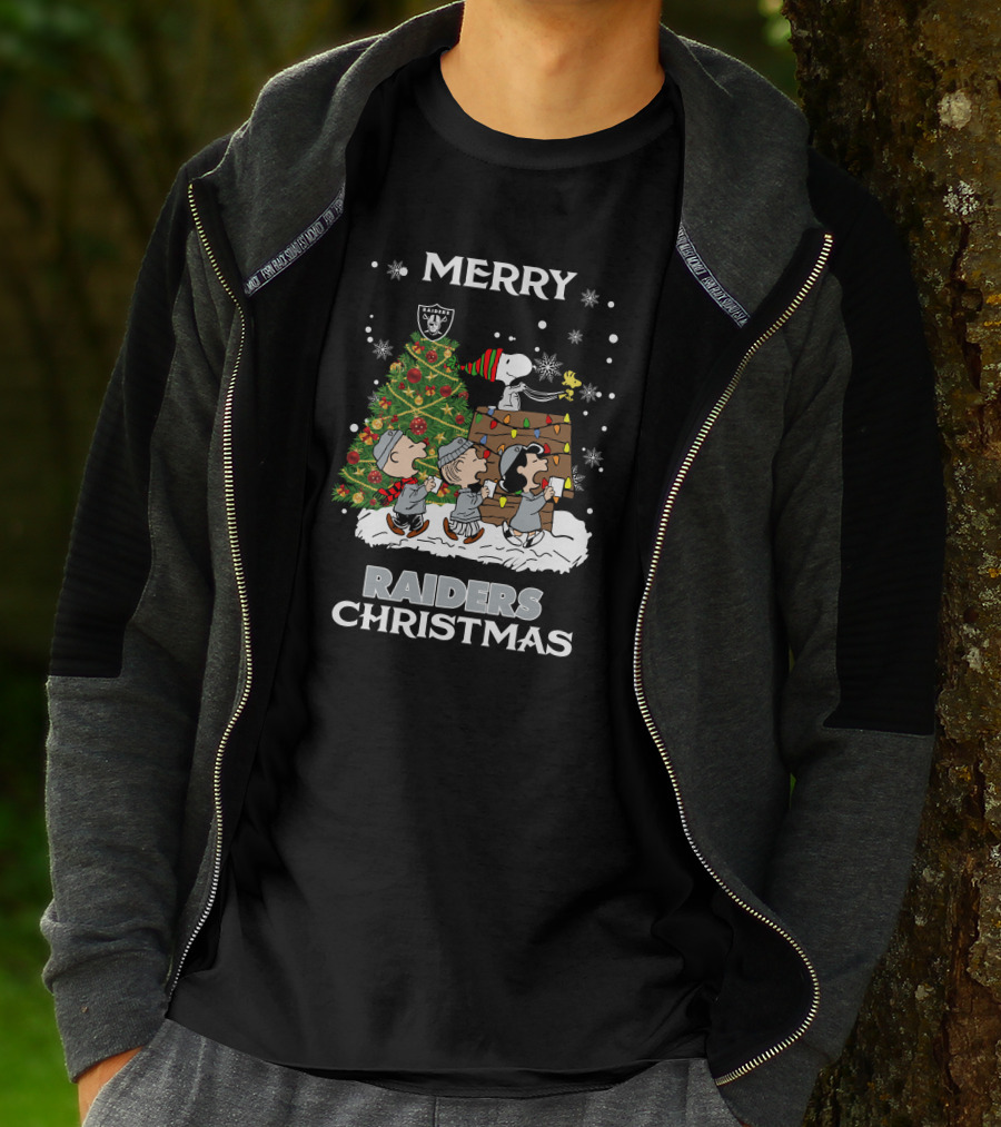 Merry Raiders Christmas Snoopy Peanuts Las Vegas Christmas Tree T-Shirt