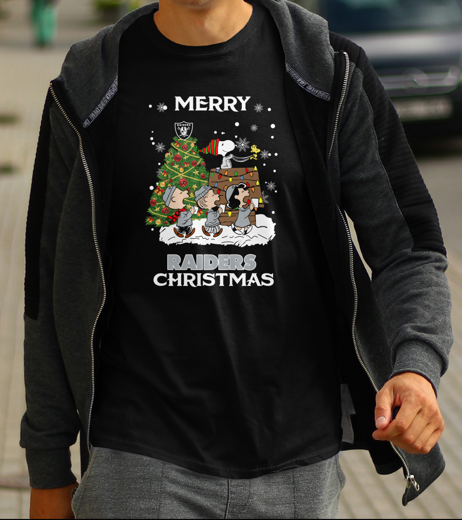 Merry Raiders Christmas Snoopy Peanuts Las Vegas Christmas Tree T-Shirt