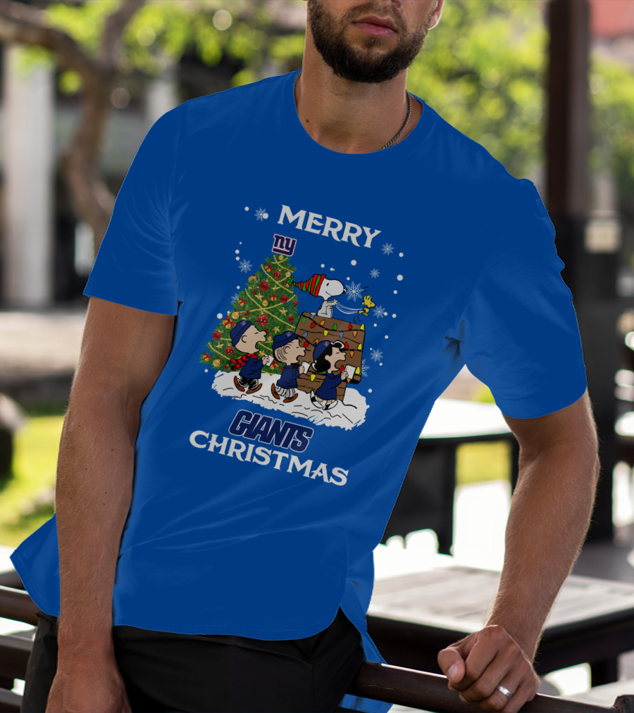 Merry New York Giants Christmas With Peanut Characters And Tree T-Shirt