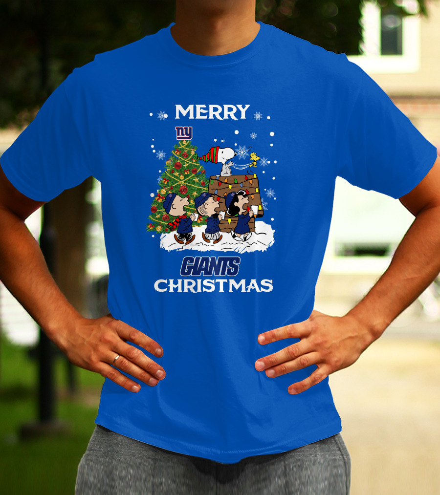 Merry New York Giants Christmas With Peanut Characters And Tree T-Shirt