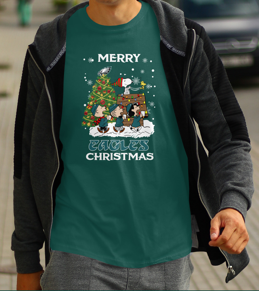 Merry Eagles Christmas Philadelphia Peanuts Christmas Tree Snoopy Woodstock T-Shirt