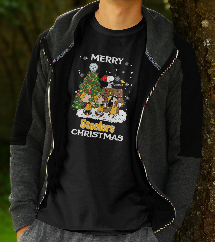 Merry Steelers Christmas Peanuts Tree Snoopy And Friends T-Shirt