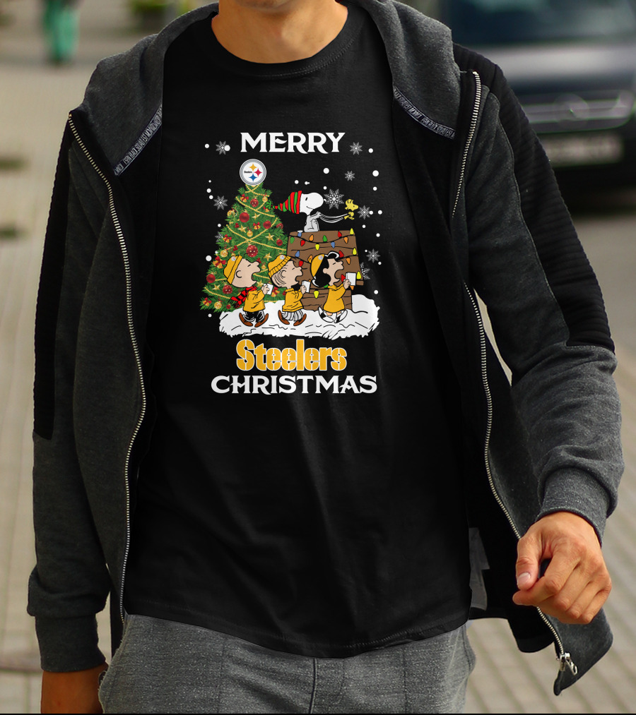 Merry Steelers Christmas Peanuts Tree Snoopy And Friends T-Shirt
