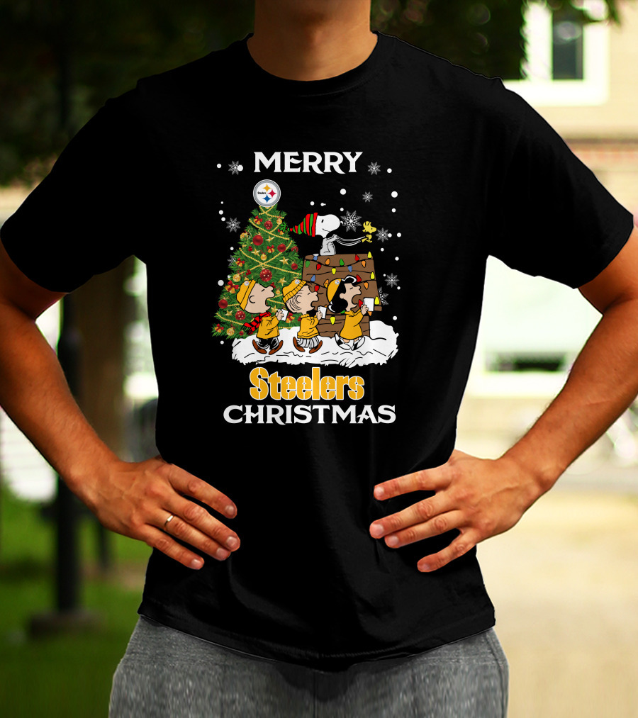 Merry Steelers Christmas Peanuts Tree Snoopy And Friends T-Shirt