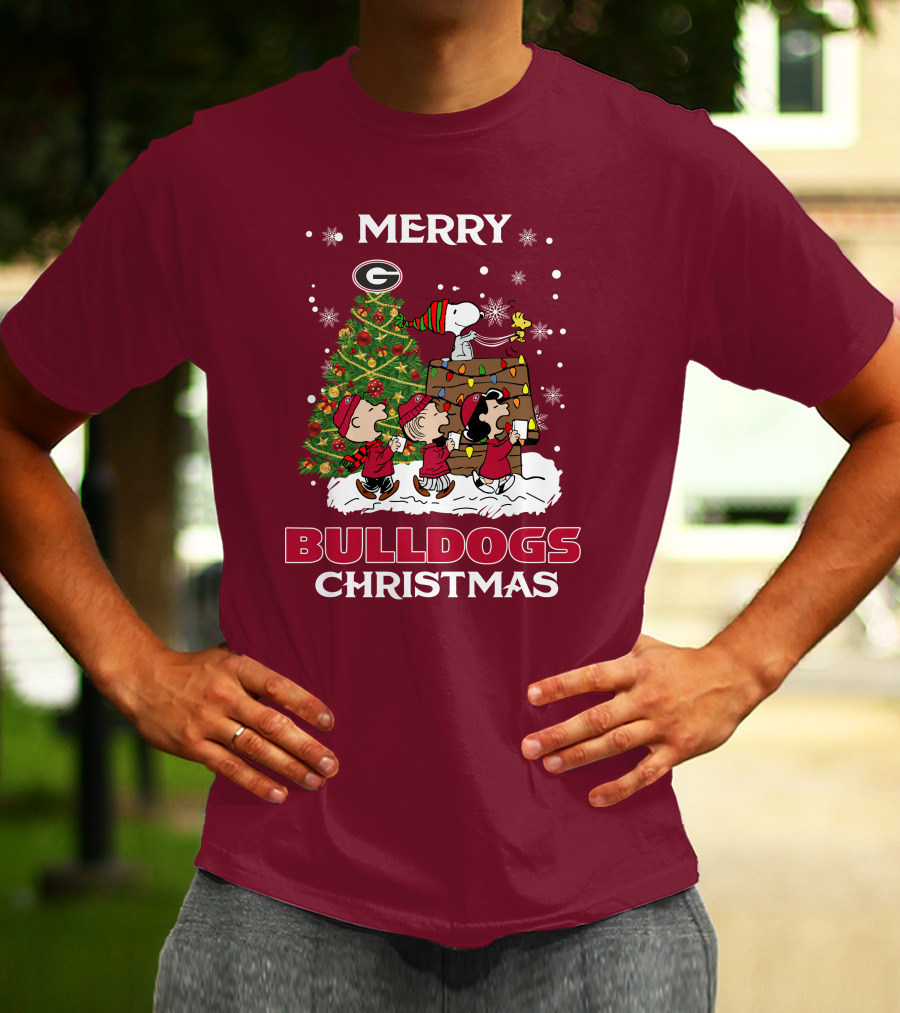 Merry Georgia Bulldogs Christmas Tree Peanuts Holiday Scene T-Shirt
