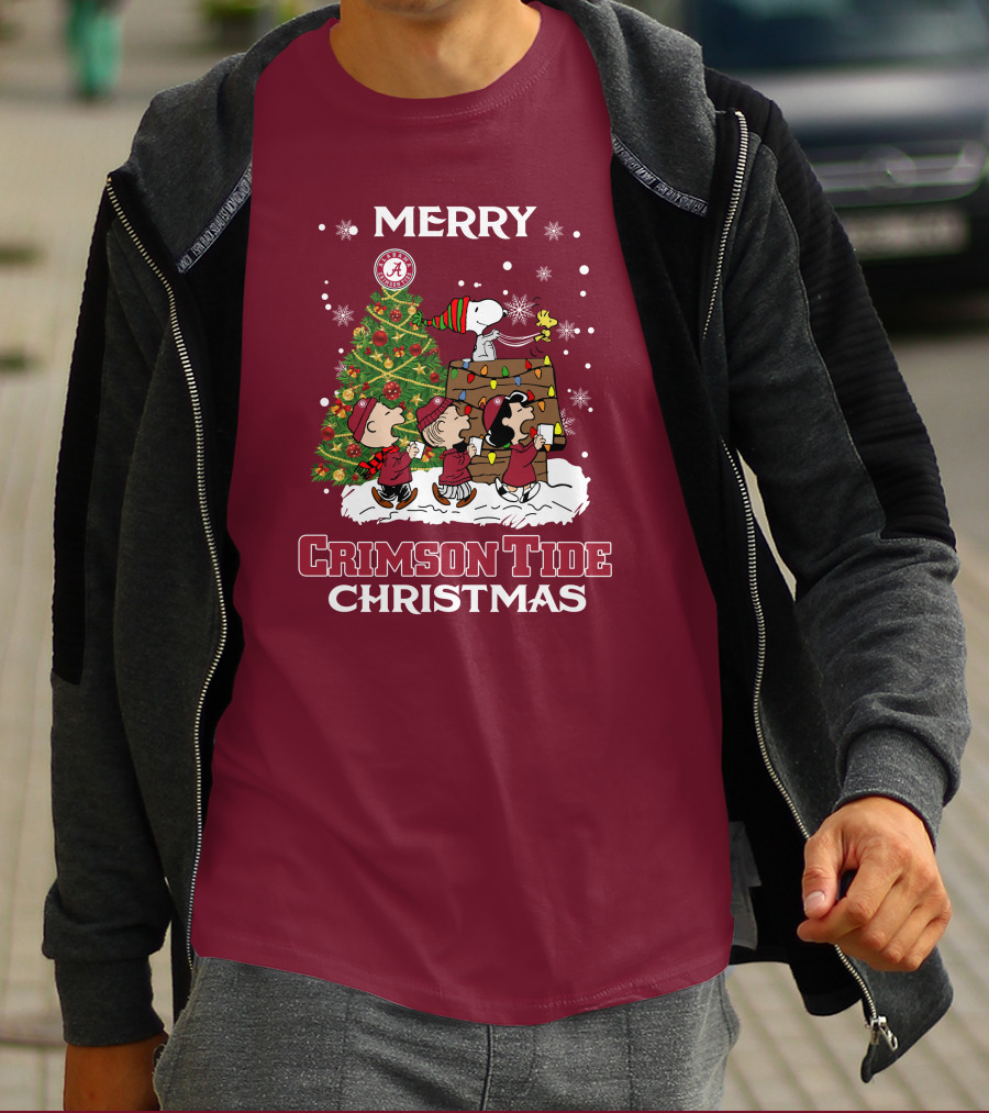 Merry Crimson Tide Christmas Peanuts Alabama Holiday Snowflakes T-Shirt