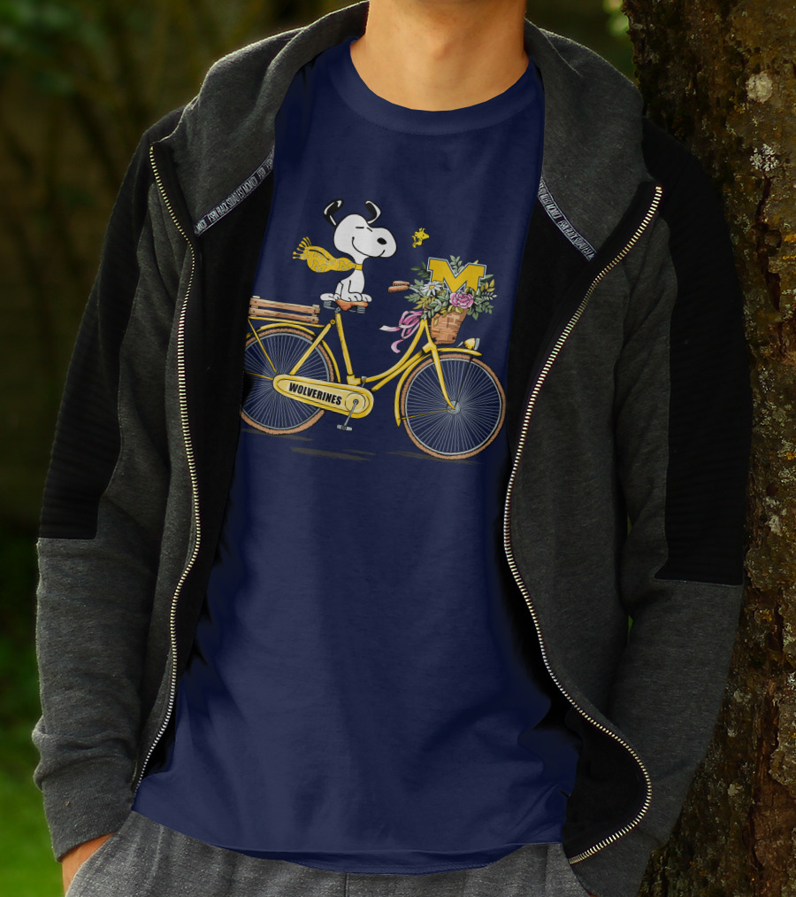 Michigan Wolverines Snoopy On Yellow Bicycle With Flowers T-Shirt