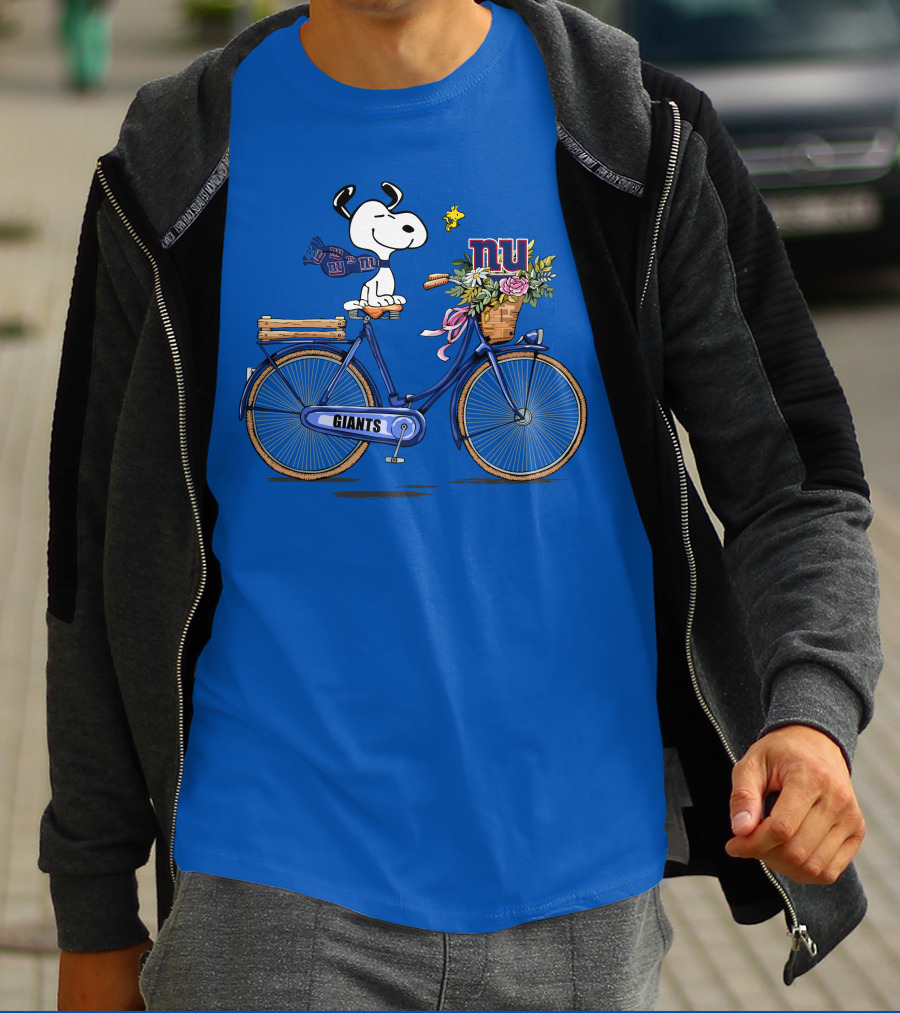 New York Giants Snoopy On Bicycle With Flowers And Scarf T-Shirt