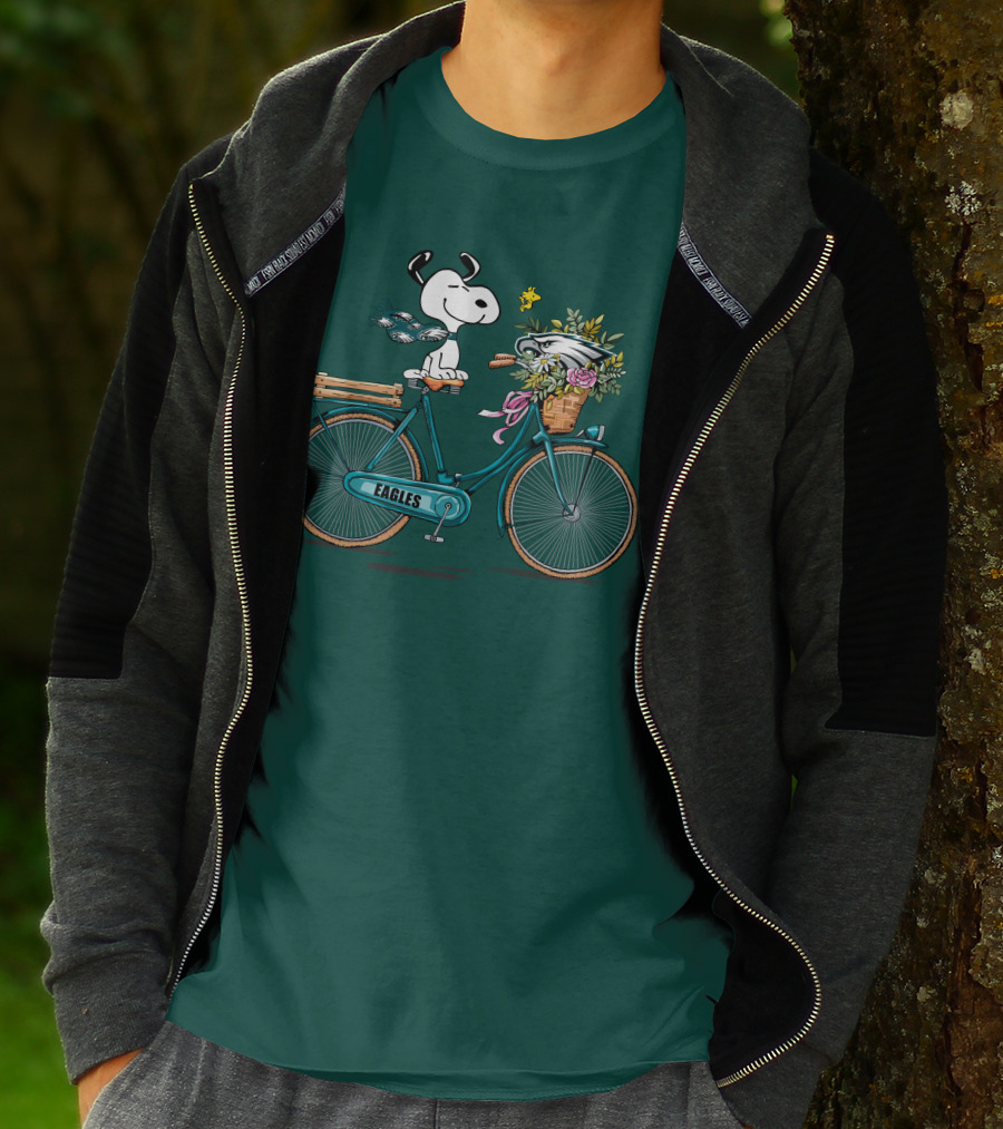 Philadelphia Eagles Snoopy Bicycle Flower Basket T-Shirt