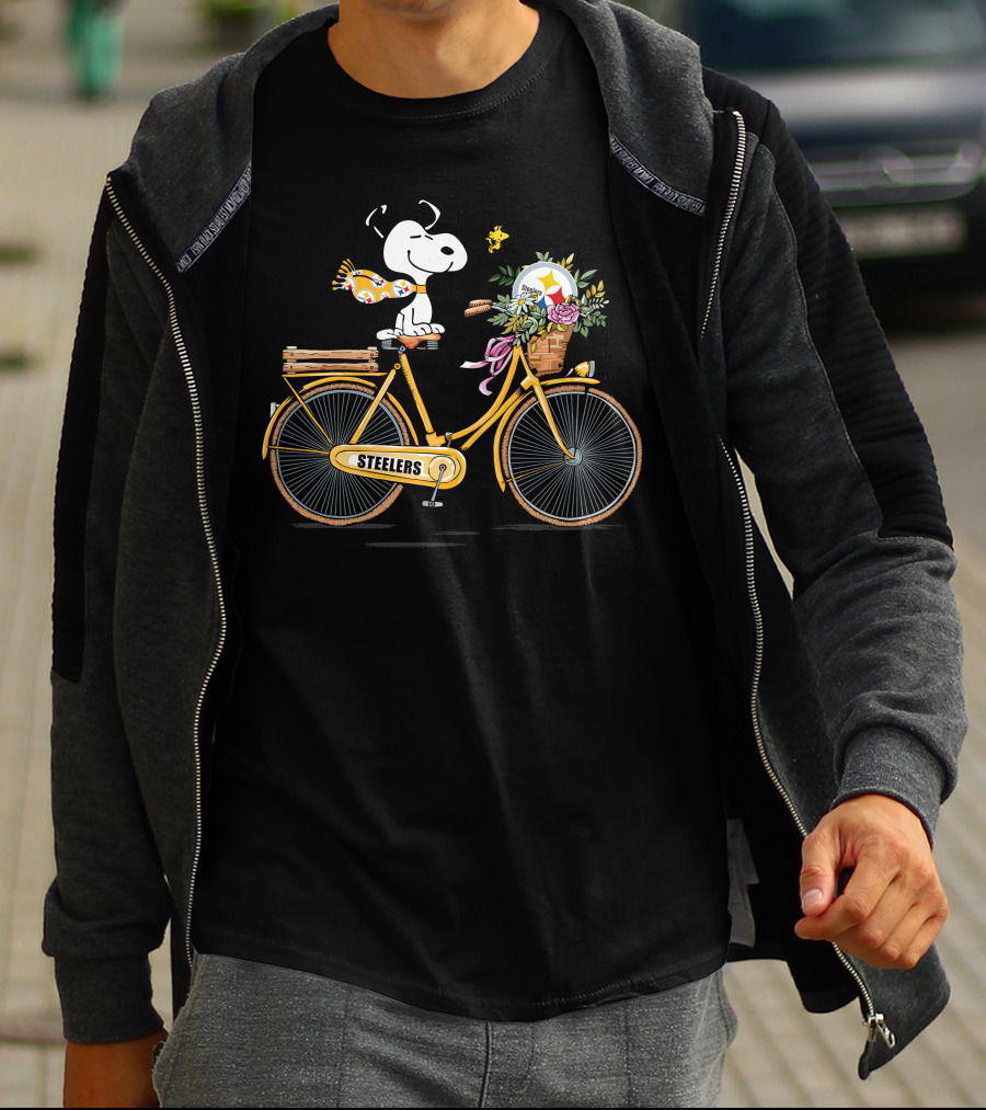 Pittsburgh Steelers Snoopy On Bicycle With Football Helmet And Flowers T-Shirt