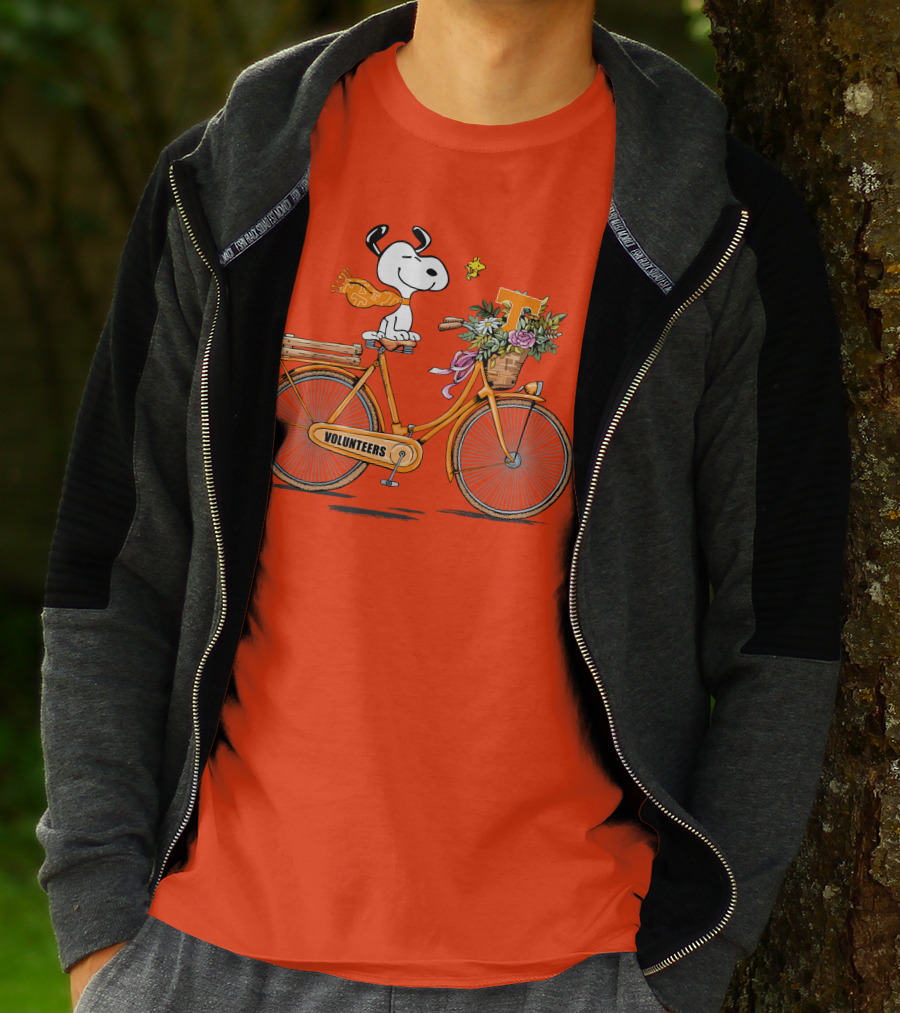 Tennessee Volunteers Snoopy On Bicycle With Flowers And Woodstock T-Shirt