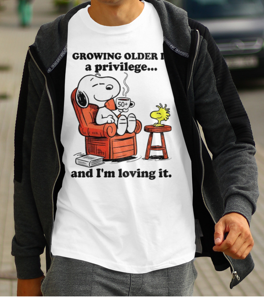 Snoopy And Woodstock Relaxing Growing Older 50+ Privilege And Loving It T-Shirt