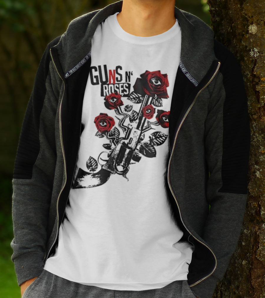 Guns N’ Roses 2025 World Tour Warsaw Red Roses And Pistols T-Shirt