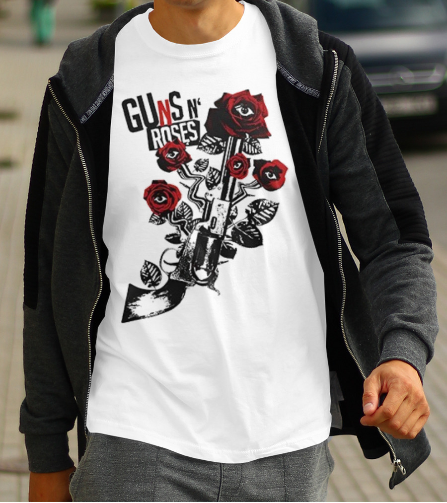 Guns N’ Roses 2025 World Tour Warsaw Red Roses And Pistols T-Shirt