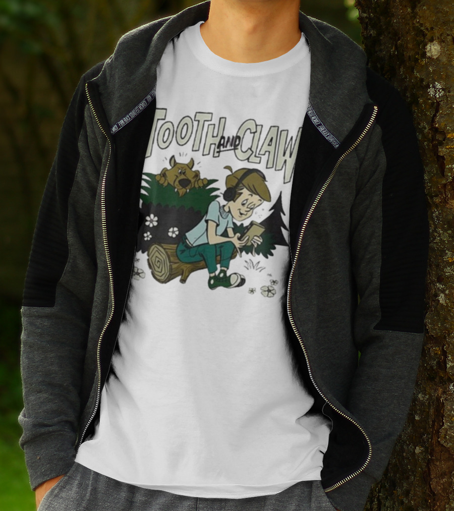 Tooth And Claw Podcast Don’t Look Behind You Headphones Listening Cartoon Dog Forest Scene T-Shirt