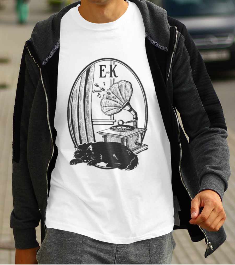 Evan And Katelyn EK Vintage Gramophone Oval Design T-Shirt