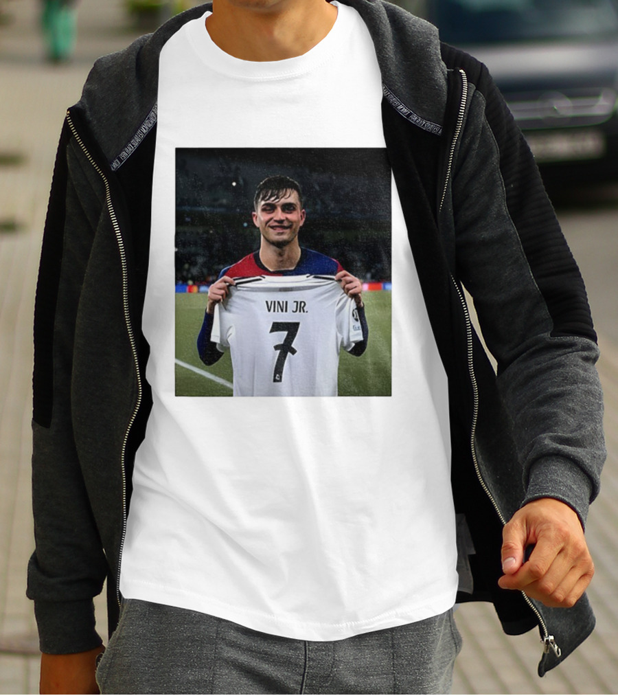Pedri Holding Vini Jr 7 Jersey La Liga Real Madrid T-Shirt