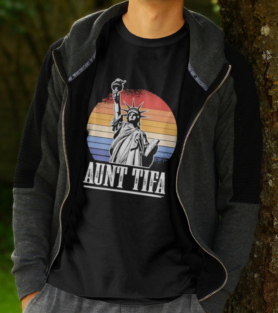 Statue Of Liberty Aunt Tifa Vintage Retro Stripes T-Shirt