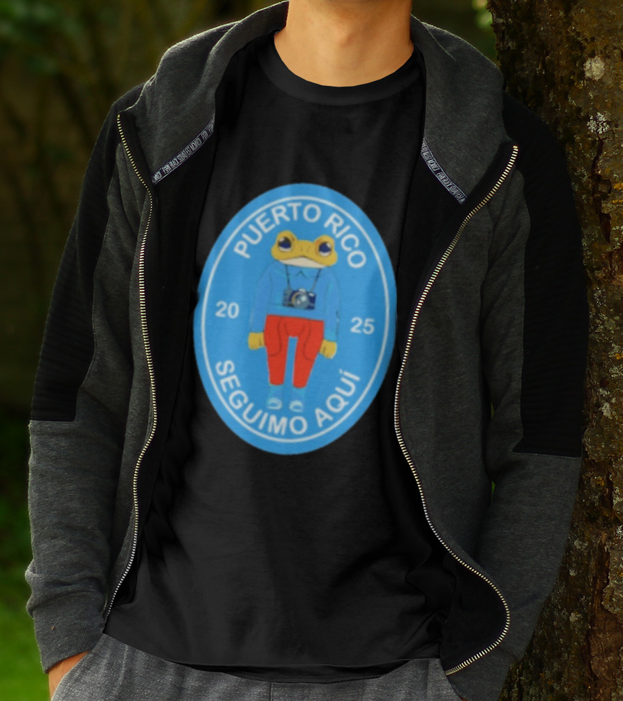 DeBi Frog Puerto Rico Seguimos Aquí 2025 T-Shirt